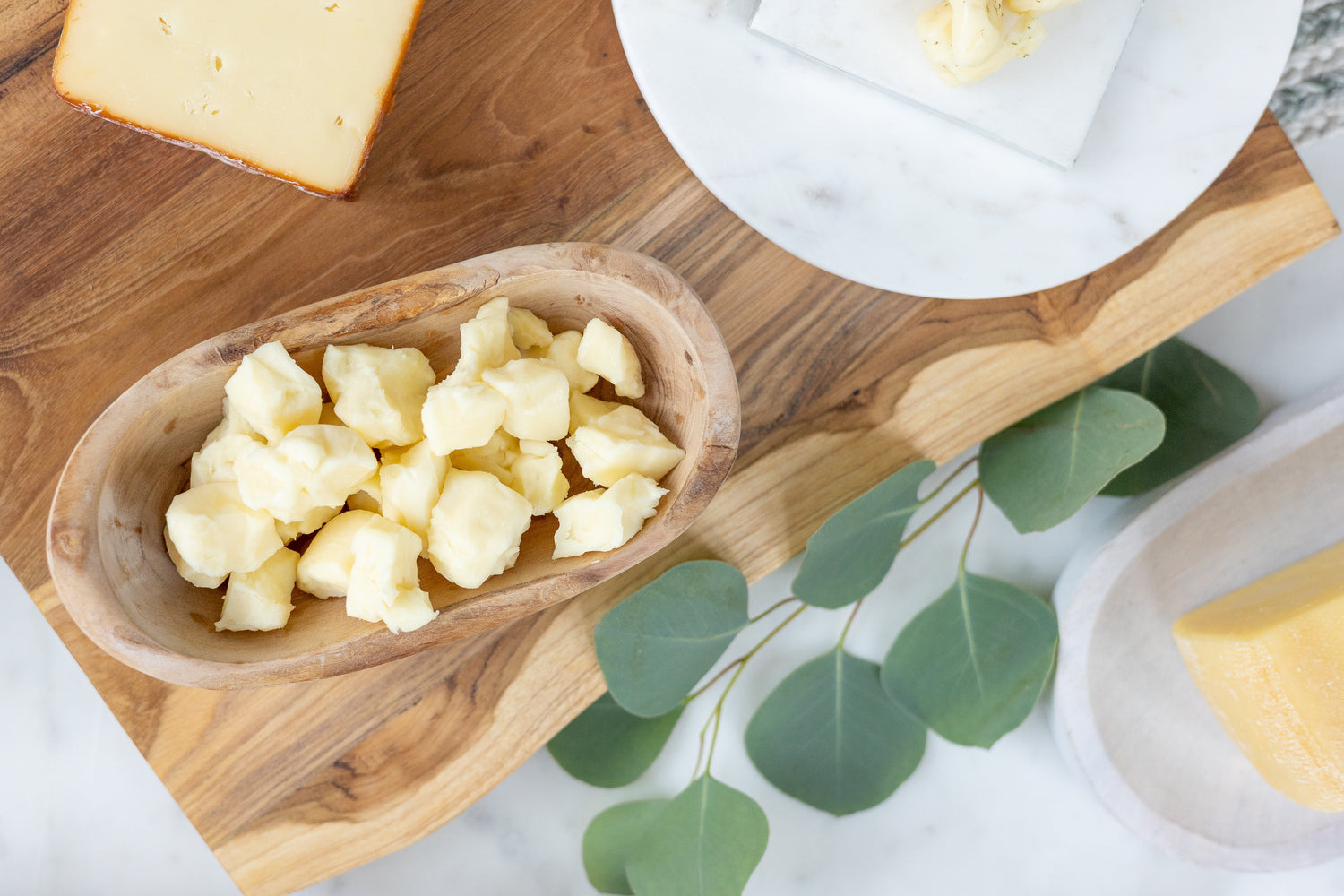 Mixed cheddar cheese curds